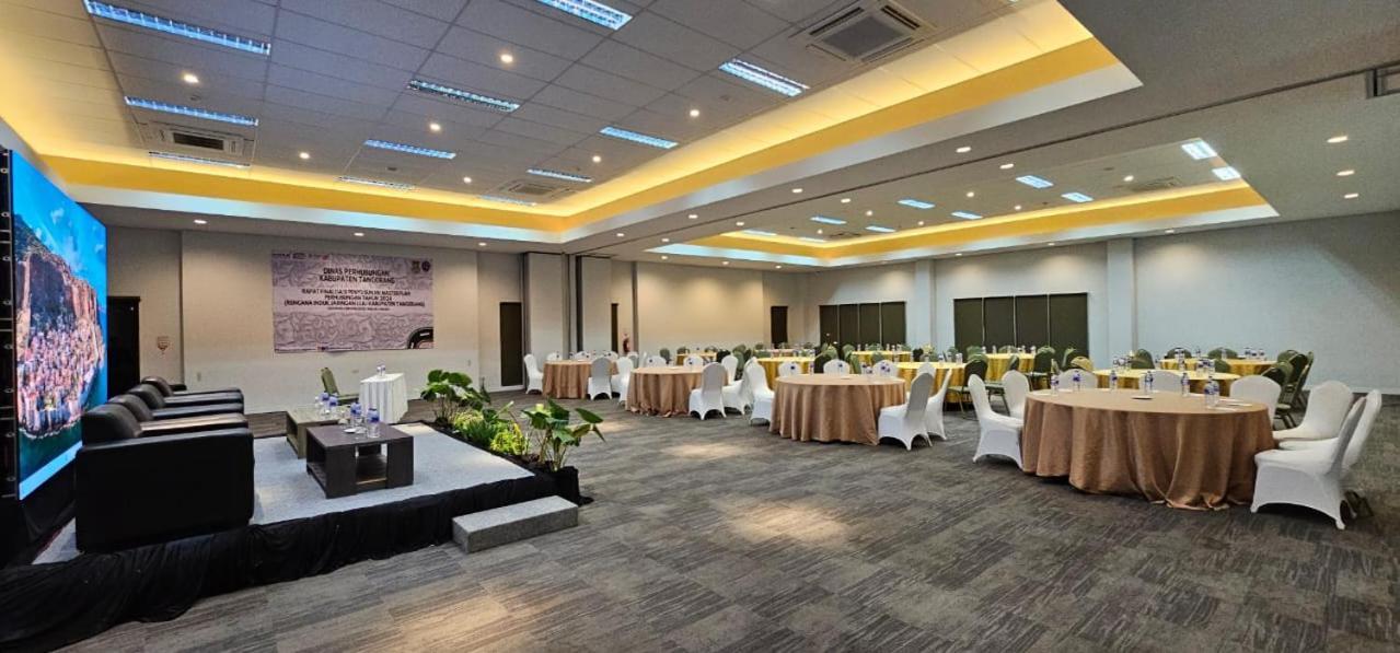 Tos Hotel & Convention Center Tangerang Powered By Archipelago Exterior photo